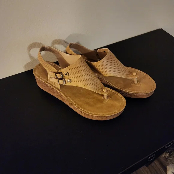 Wedge thong sandals - Picture 3 of 6